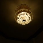 Stijlvolle houten wandlamp: een artistieke toevoeging aan uw interieur