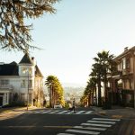 Antieke messing tafelverlichting: een tijdloze toevoeging