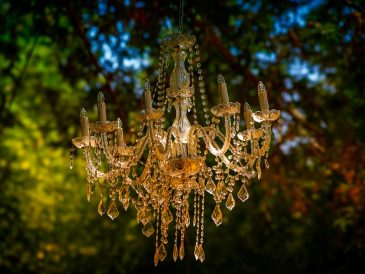 Photo crystal chandelier