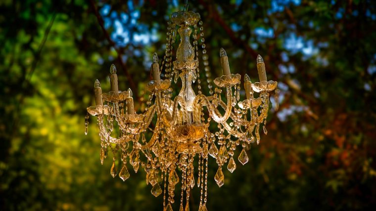 Photo crystal chandelier