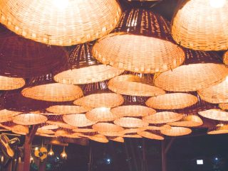 Photo rattan woven basket chandelier