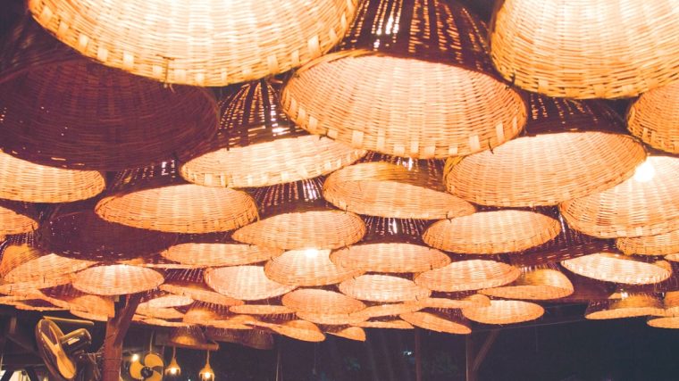 Photo rattan woven basket chandelier