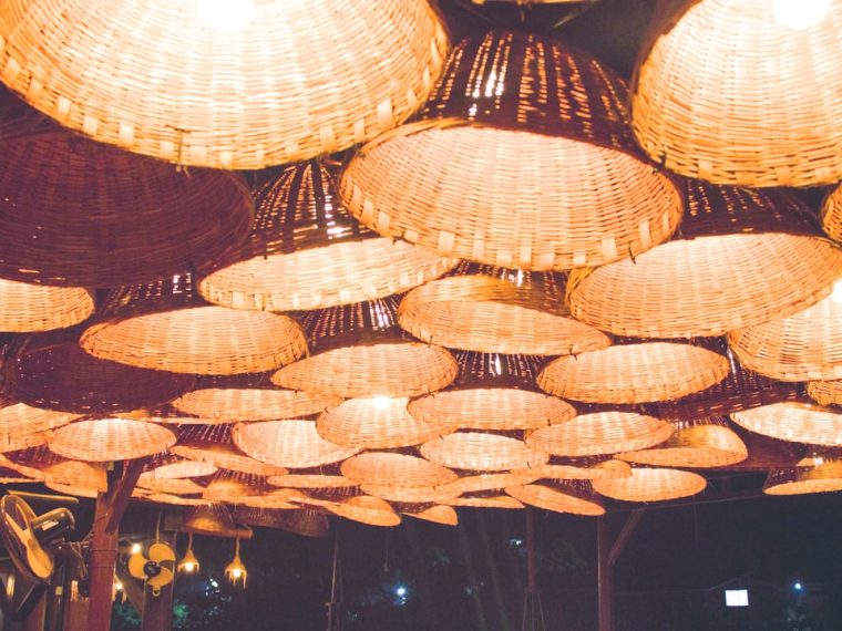 Photo rattan woven basket chandelier
