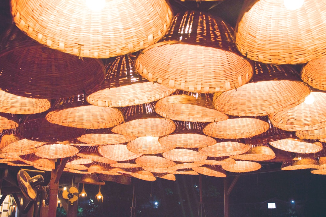 Natuurlijke rotan geweven mand kroonluchter voor restaurant