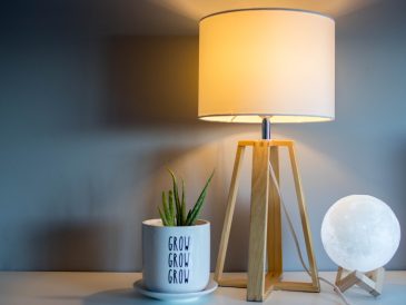 Photo energy saving table lamp