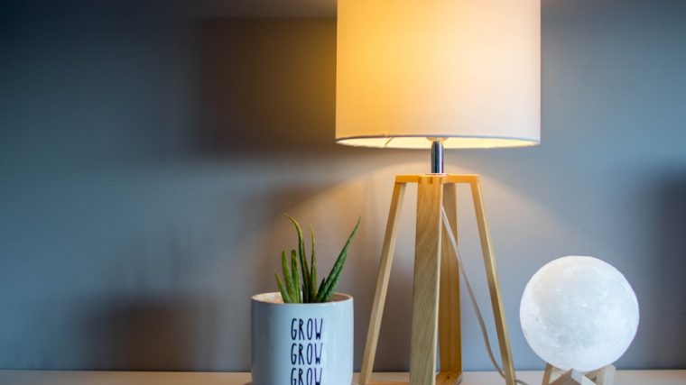 Photo energy saving table lamp
