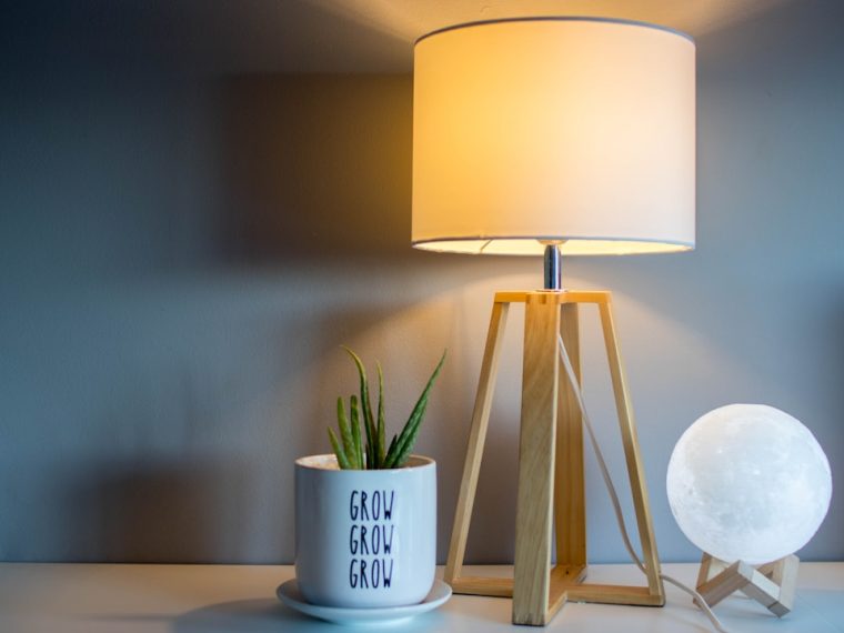 Photo energy saving table lamp